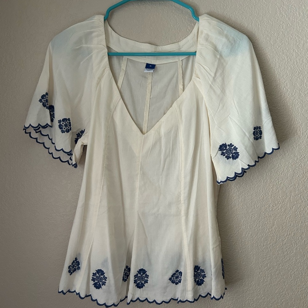 Women's Old Navy Cream Top with Blue Floral Accents